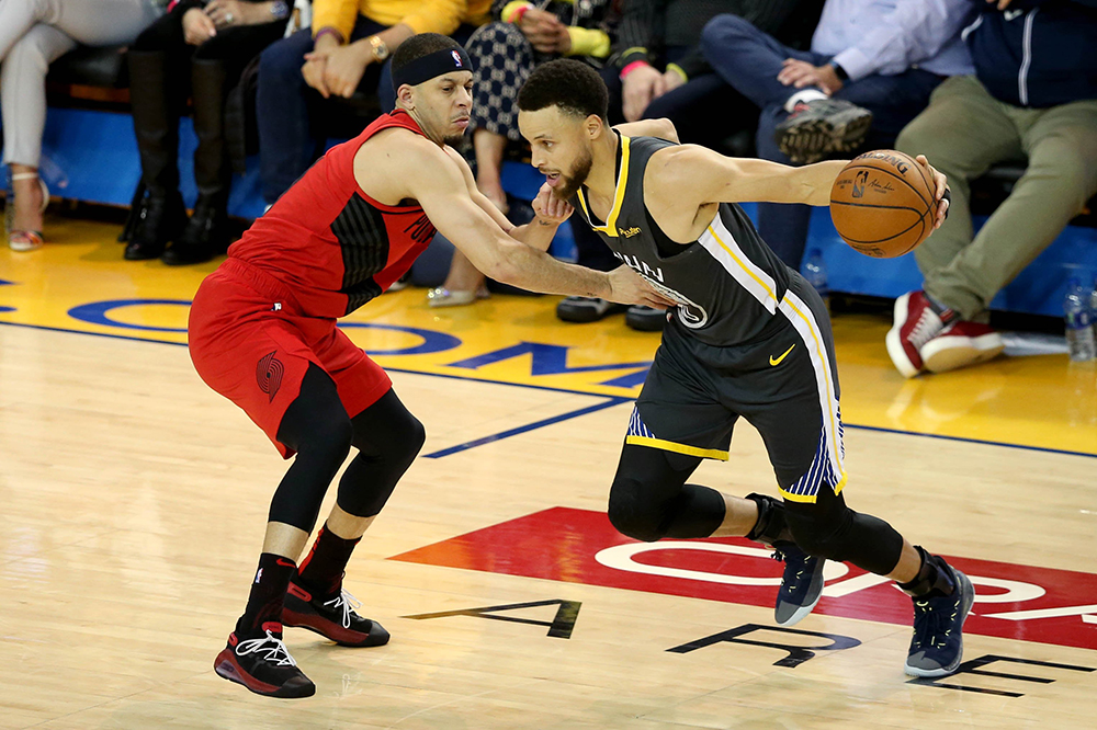 Stephen Curry tái hiện bộ chỉ số huyền thoại của Kareem Abdul-Jabbar tại NBA Playoffs